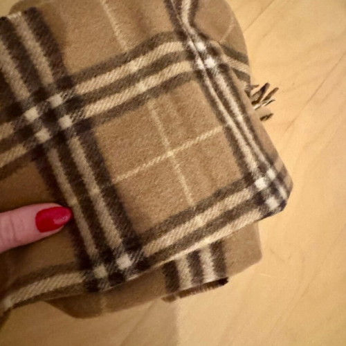 Galléries Lafayette 100% wool scarf like new, beige
