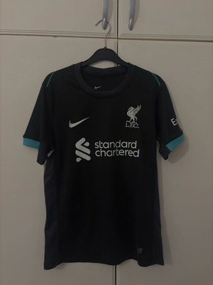 Nike Liverpool FC ποδοσφαιρική φανέλα σε μαύρο με τιρκουάζ λεπτομέρειες στα μανίκια, μέγεθος S