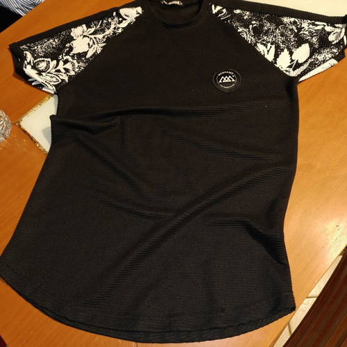 No Shame T-shirt, size S, black and white