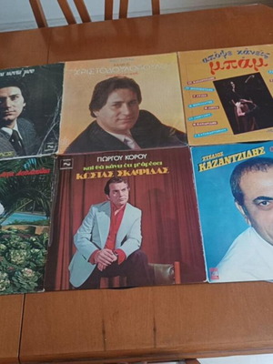 Vinyl records used, rebetika and dimotika music