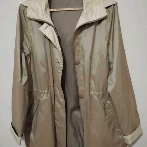 Women's waterproof jacket used with inner pocket and removable hood size M