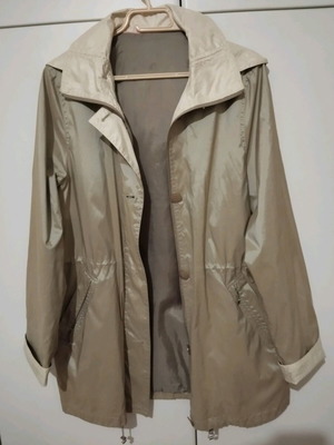 Women's waterproof jacket used with inner pocket and removable hood size M