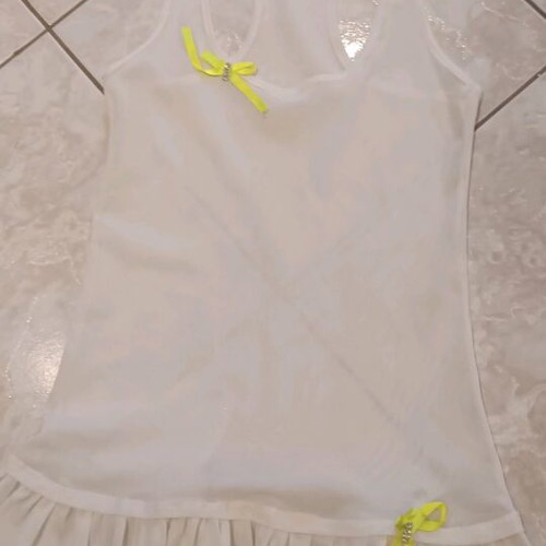 White tank top like new