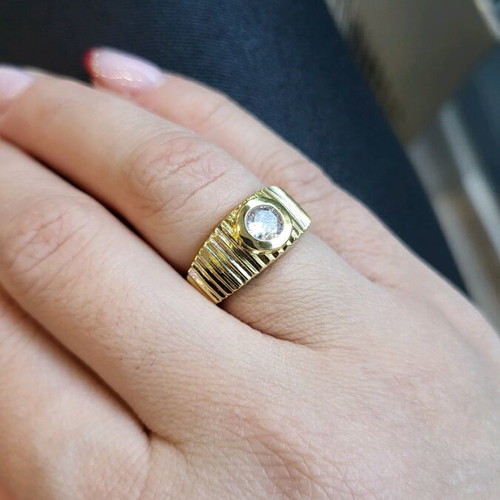 Gold-plated ring with white crystal new, adjustable size