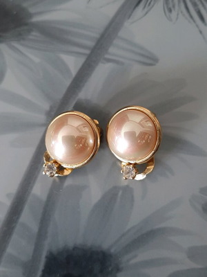 Vintage clip on earrings new, white and gold