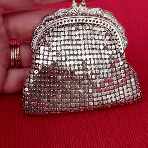 Vintage metal wallet in silver tone like new