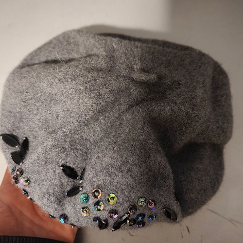Grey mini fitted dress with beautiful texture and beret gift