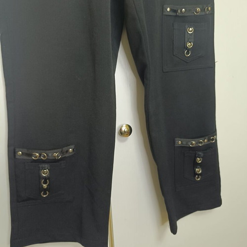 Black Cargo Capri like new with metal details, size M
