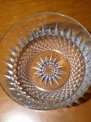 Arcoroc France glass bowl like new with star pattern