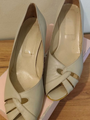 Peep Toe εκρού δερμάτινες γόβες, νούμερο 40, τακούνι 6 εκ.