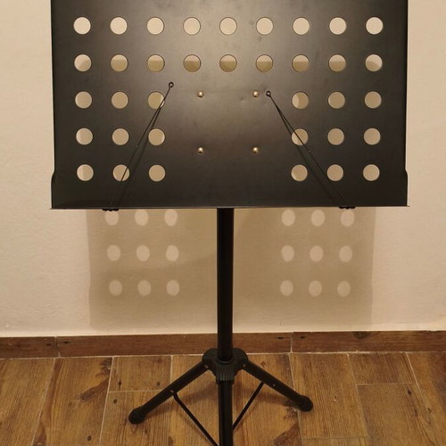 Music stand with adjustable tilt and height