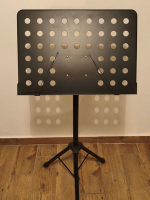 Music stand with adjustable tilt and height