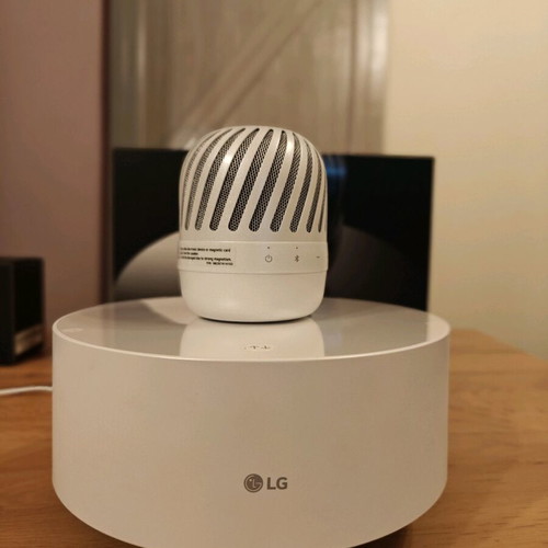 LG PJ9 Portable Speaker New Bluetooth 360° with Subwoofer