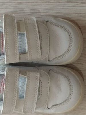 Αθλητικά παπούτσια Adidas για κορίτσι νούμερο 21 σαν καινούργιο