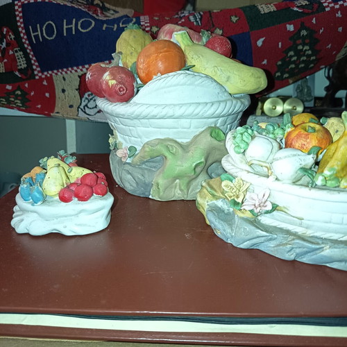 Decorative fruit set like new, porcelain or resin