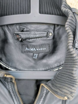 Μπουφάν Arma γυναικείο δερμάτινο μεταχειρισμένο, μαύρο, μέγεθος M