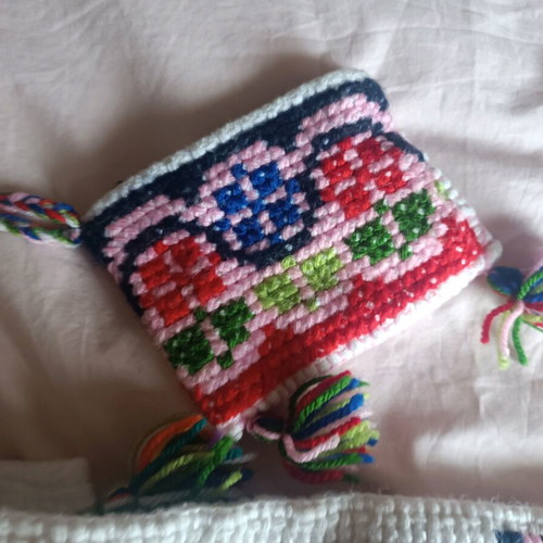 Handmade shoulder bag like new with embroidery and colorful wallet