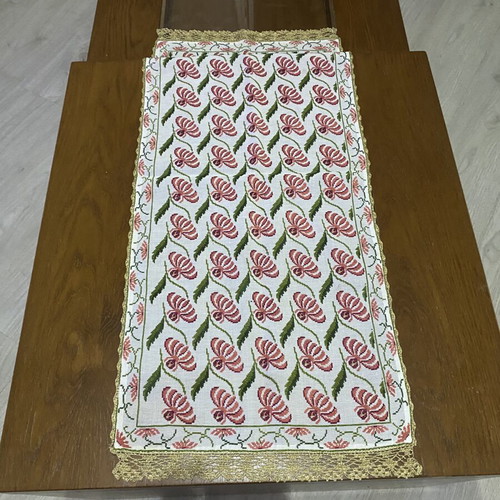 Handmade embroidered runner 85x40cm with pink flowers and gold lace