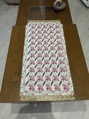 Handmade embroidered runner 85x40cm with pink flowers and gold lace