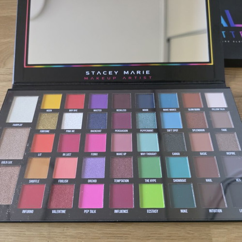 Carnival XL Pro Palette της bPerfect καινούργια με 40 αποχρώσεις σκιών