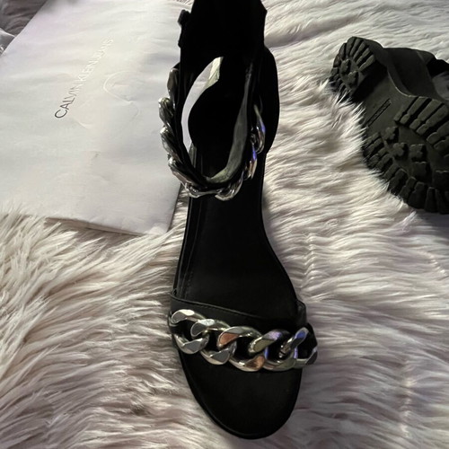 Kendall + Kylie Cass platform sandals used, black with chains