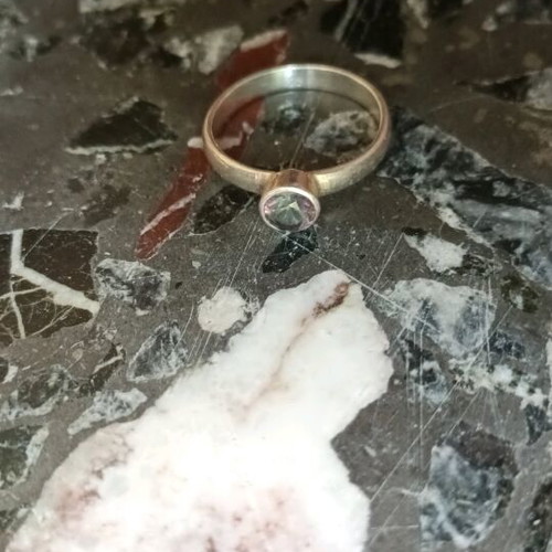 Silver ring 925 like new with purple iridescent stone, size 57