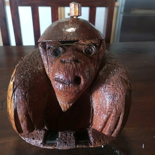 Vintage monkey ashtray like new, made from coconut