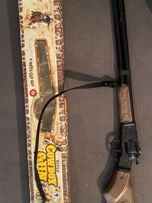 Cowboy Rifle Cap Gun like new with metal mechanism and original box