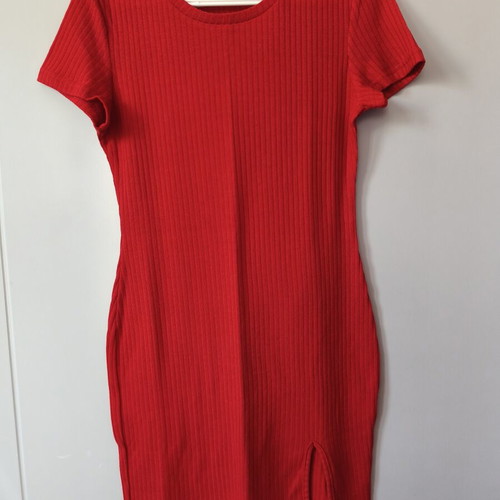 Shein mini dress ribbed red, like new, small slit