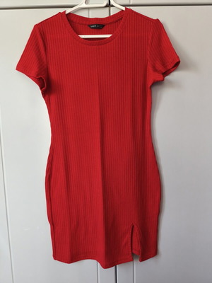 Shein mini dress ribbed red, like new, small slit