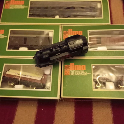 Lima trains used in boxes with 0690 express engine and vintage transformer