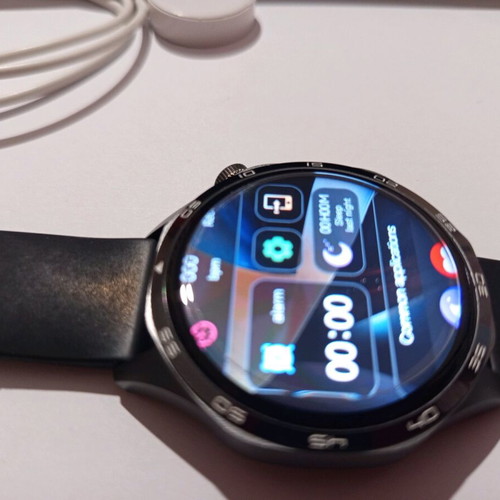 Smart watch like new with many functions and screen protector