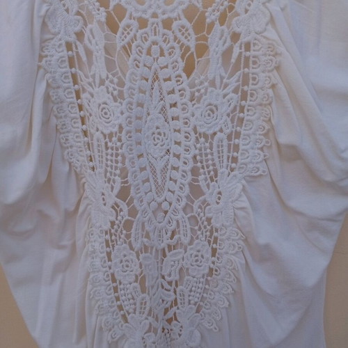 Blouses white and black with lace like new, short sleeve