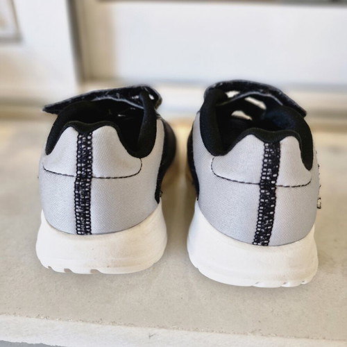 Adidas baby sneakers size 21 like new