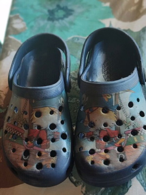 Summer rubber shoes with pirate decoration used, size 25