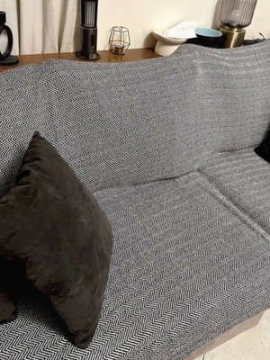 Sofa throws like new, pack of 3, white-black zigzag
