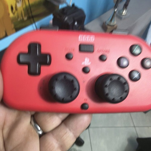 PS4 controller like new with cable and 3 games