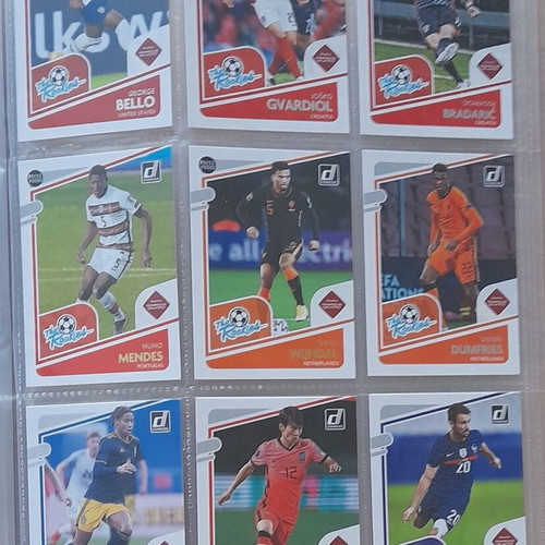 Donruss Soccer Road to Qatar 2021-2022 cards like new, 127 base and 44 inserts
