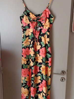 Midi dress floral new with cut out and adjustable cord