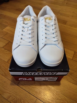Fila Memory Tennis Classic 2 αθλητικά παπούτσια σαν καινούργια, νούμερο 38, άσπρα και χρυσά