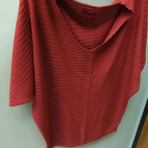Blouse for spring and autumn with batwing sleeve, V-neck, burgundy, like new