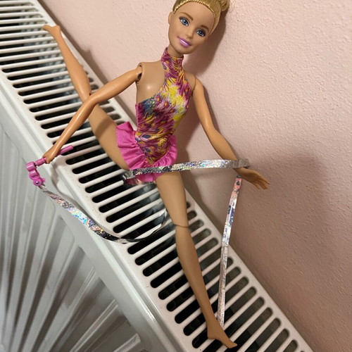 Barbie rhythmic gymnast doll with ribbon like new