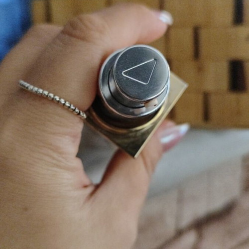 Prada Reveal Foundation new, MW50 medium warm shade