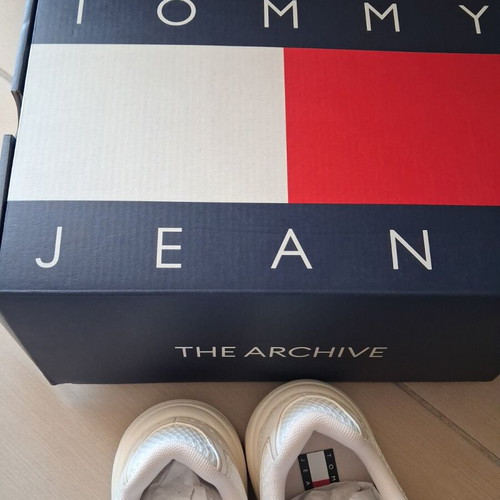 Tommy Jean women's athletic shoes new, size 39, white and gray