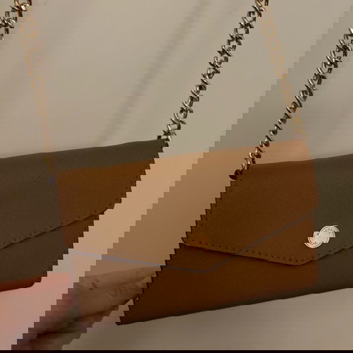 Michael Kors crossbody wallet like new, camel color