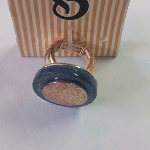 Faux bijoux ring with adjustable size, unused