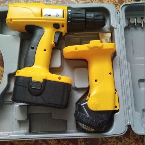 Battery Drill Screwdriver Akku Bohrschrauber 17965 12V with flashlight like new