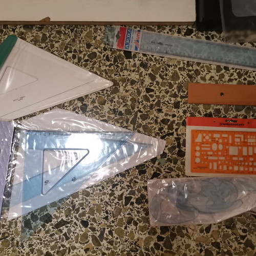 Drawing set used, for early university students