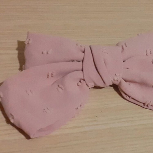 Hair clip with bow, like new, pink