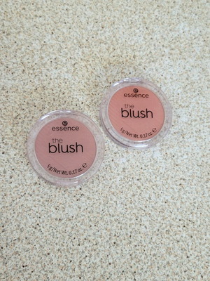 Essence The Blush like new, shades Befitting No10 and Breathtaking No30